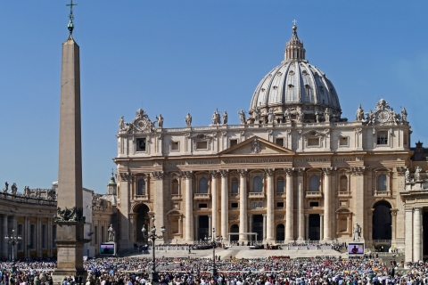 Vaticano: entrada para la audiencia papal y visita a la basílica de San PedroVisita guiada en español a la basílica de San Pedro + audiencia papal