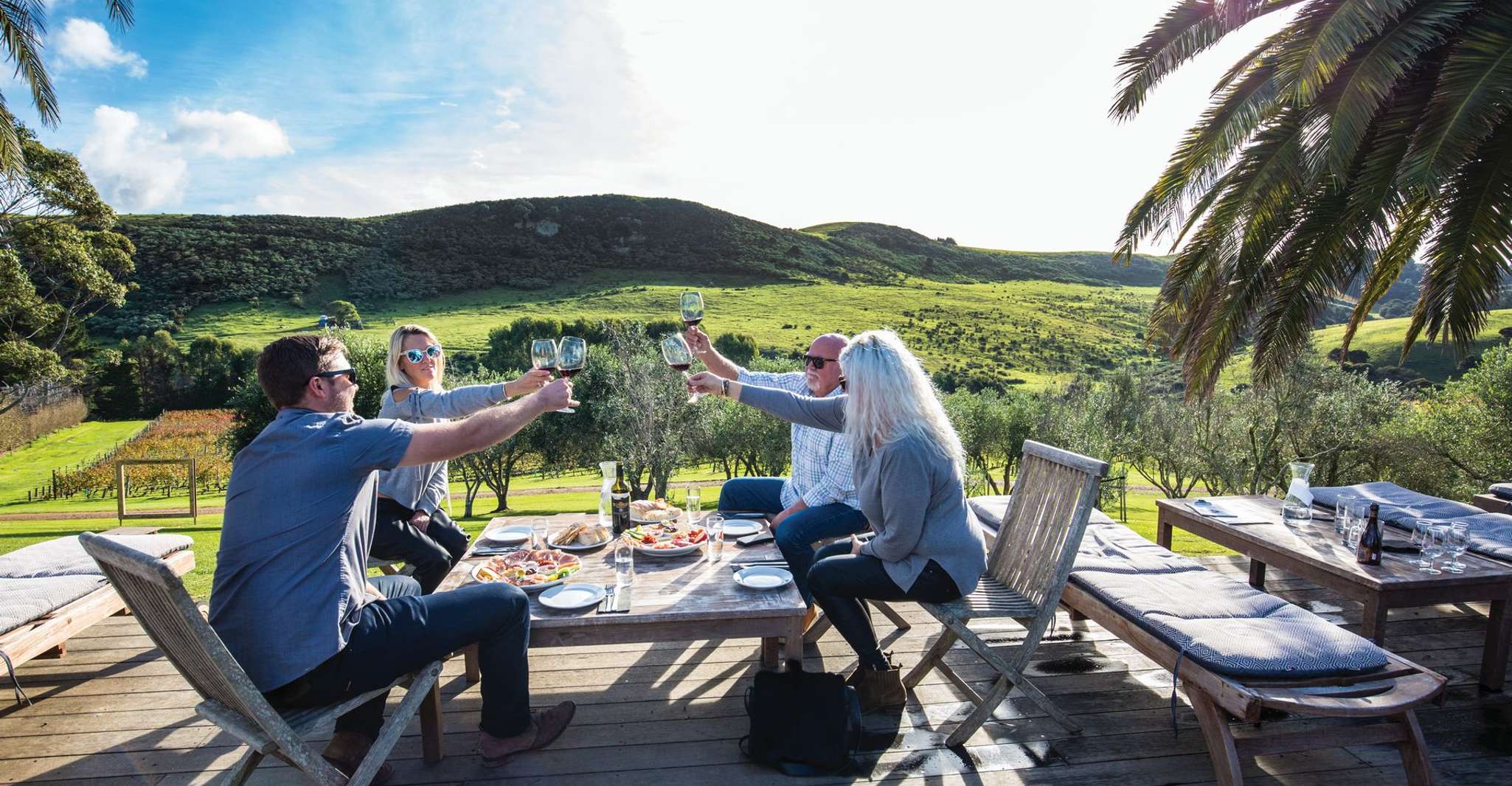 Waiheke Island Gourmet Food and Wine Tour met schotellunch - Housity