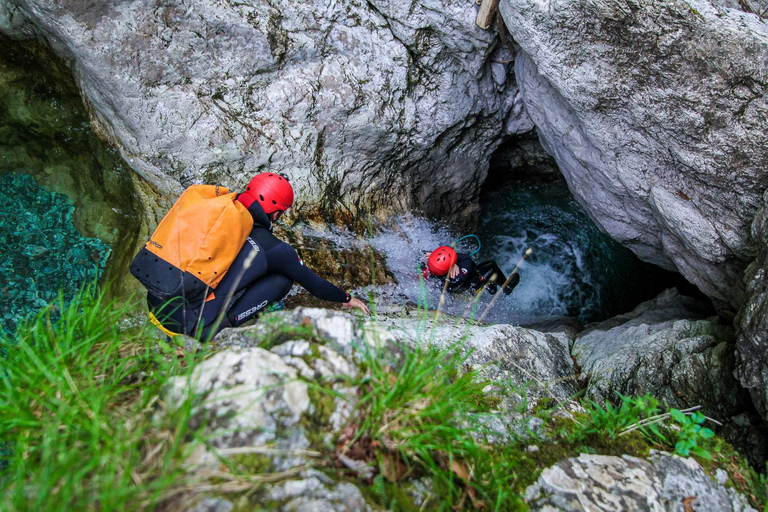 Från Bovec: Canyoning på grundläggande nivå i Sušec