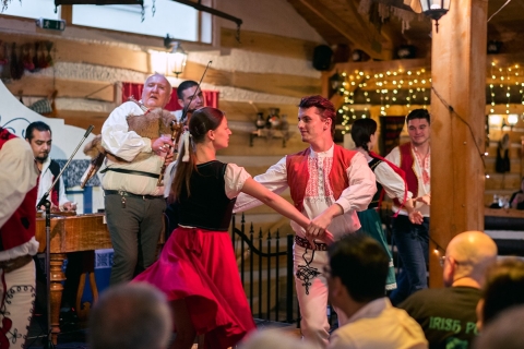 Praga: Kolacja z tańcem ludowymPraga: Folkowa kolacja z transportem
