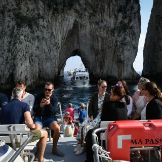 Capri: paseo en barco por la isla y visita a la Gruta Azul