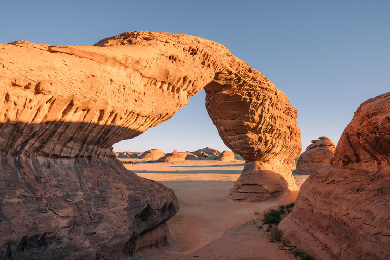 AlUla: Rainbow Arch Private SUV Tour