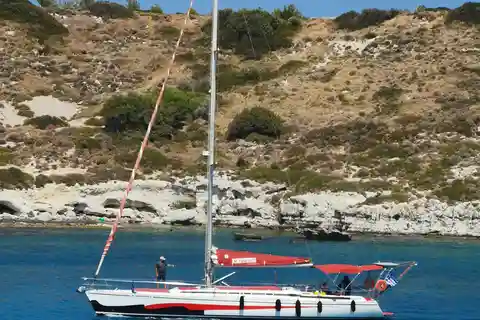 Lindos : Journée entière de croisière privée à la voile