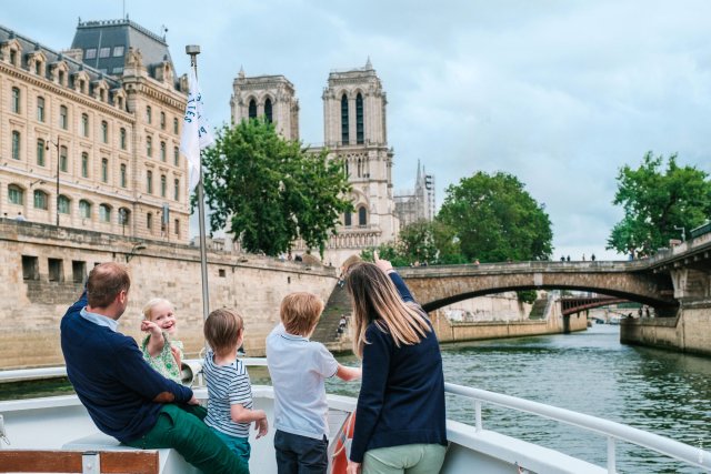 Paris: Familienfreundliche Seine-Bootsfahrt
