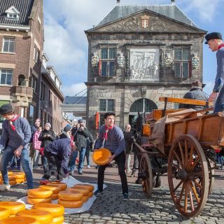 Gouda: Guided Tour of Goudsche Waag Cheese and Crafts Museum