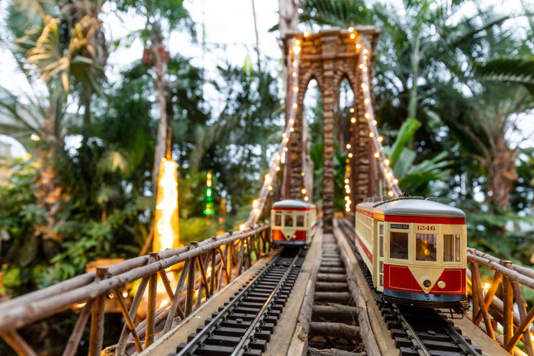 New Yorker Botanischer Garten: Holiday Train Show &amp; Glow TicketsHoliday Train Show Ticket