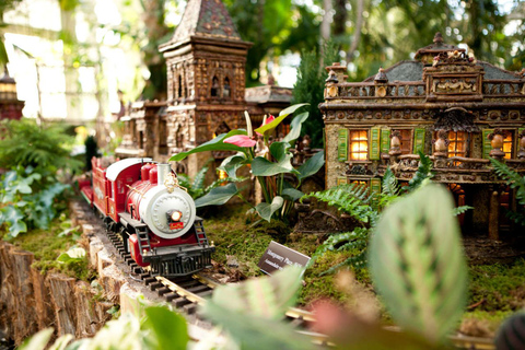 New Yorker Botanischer Garten: Holiday Train Show &amp; Glow TicketsHoliday Train Show Ticket