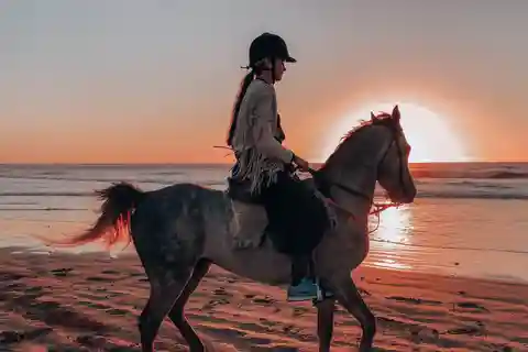 Agadir: Sunset Horse Riding Experience And Relaxing Massage