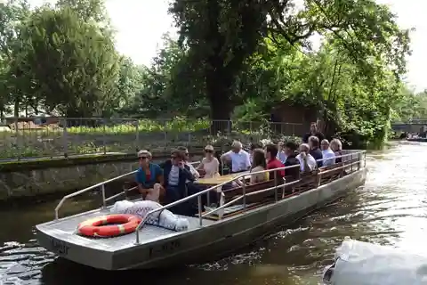 Leipzig: Guided Motorboat Sightseeing Cruise