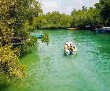 Tour in barca sul fiume Madu e visita al Giardino della Cannella