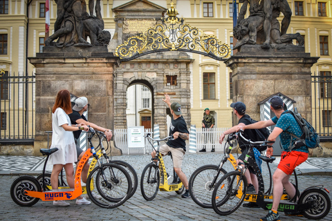 Prague : visite du centre historique en scooter électriqueVisite privée d'une heure et demie