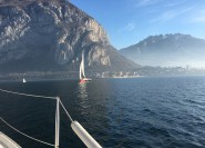 Comer See bei Mailand: Kaffeepause auf einem Segelboot