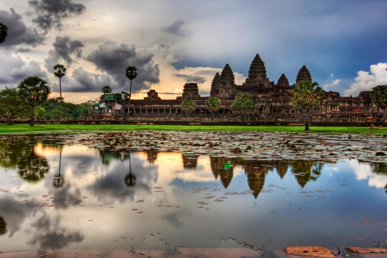 Angkor Wat: Small-Group Sunrise Tour without Crowds