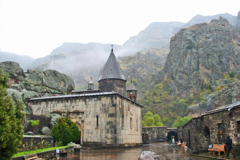 Garni, Geghard, pieczenie Lavash, świąteczna słodka klasa mistrzowskaErewan: Garni i Geghard Tour z lunchem i pieczeniem Lavash