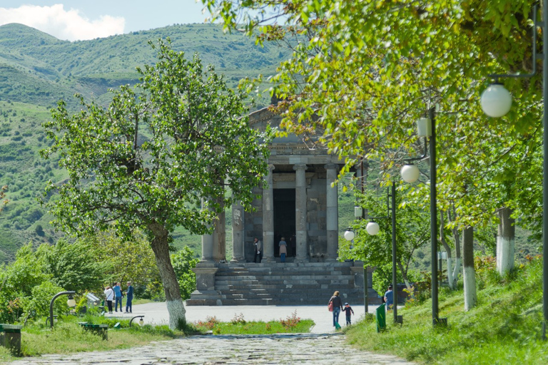 Garni, Geghard, pieczenie Lavash, świąteczna słodka klasa mistrzowskaErewan: Garni i Geghard Tour z lunchem i pieczeniem Lavash