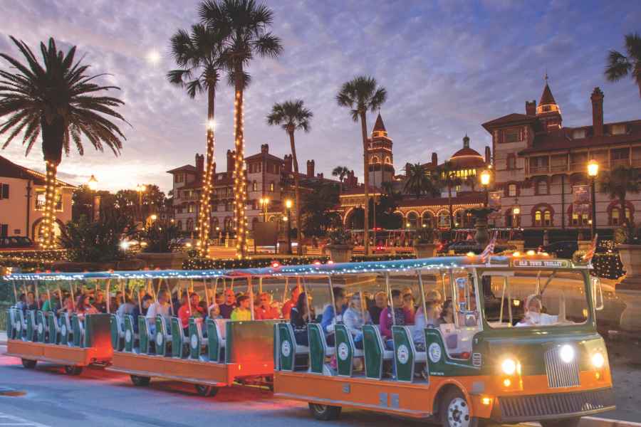 St. Augustine: Nights of Lights Trolley Tour. Foto: GetYourGuide