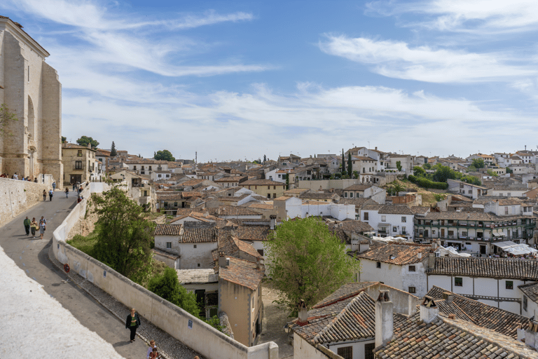 Ab Madrid: Traditionelle Dörfer, Weinkeller Tour &amp; Tapas MittagessenTour auf Spanisch