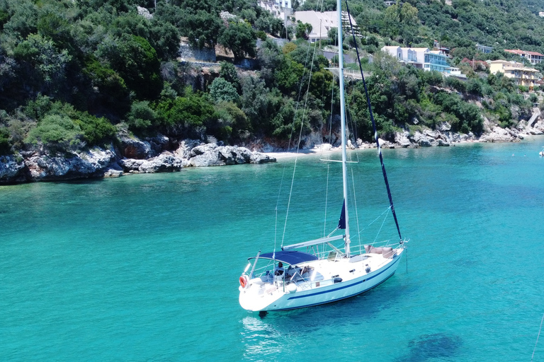 Corfú: crucero privado en veleroCrucero de vela privado de 8 horas