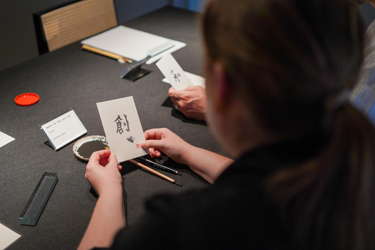 Taller de caligrafía en Kioto: diseña tu logotipo kanji en papel washiTaller de caligrafía en Kioto: diseña tu logotipo kanji en washi