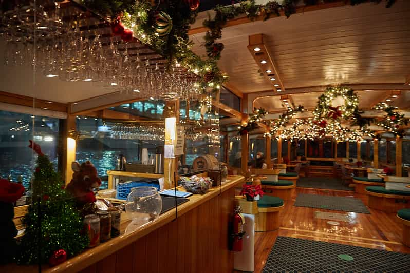 manhattan holiday yacht cruise with jazz cocoa & carols