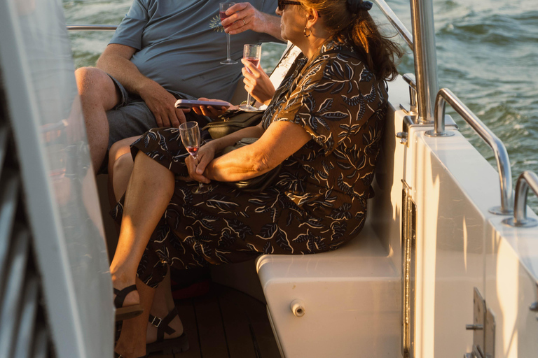 Grau‑du‑Roi: Catamaran evening with grilled dinner and DJ