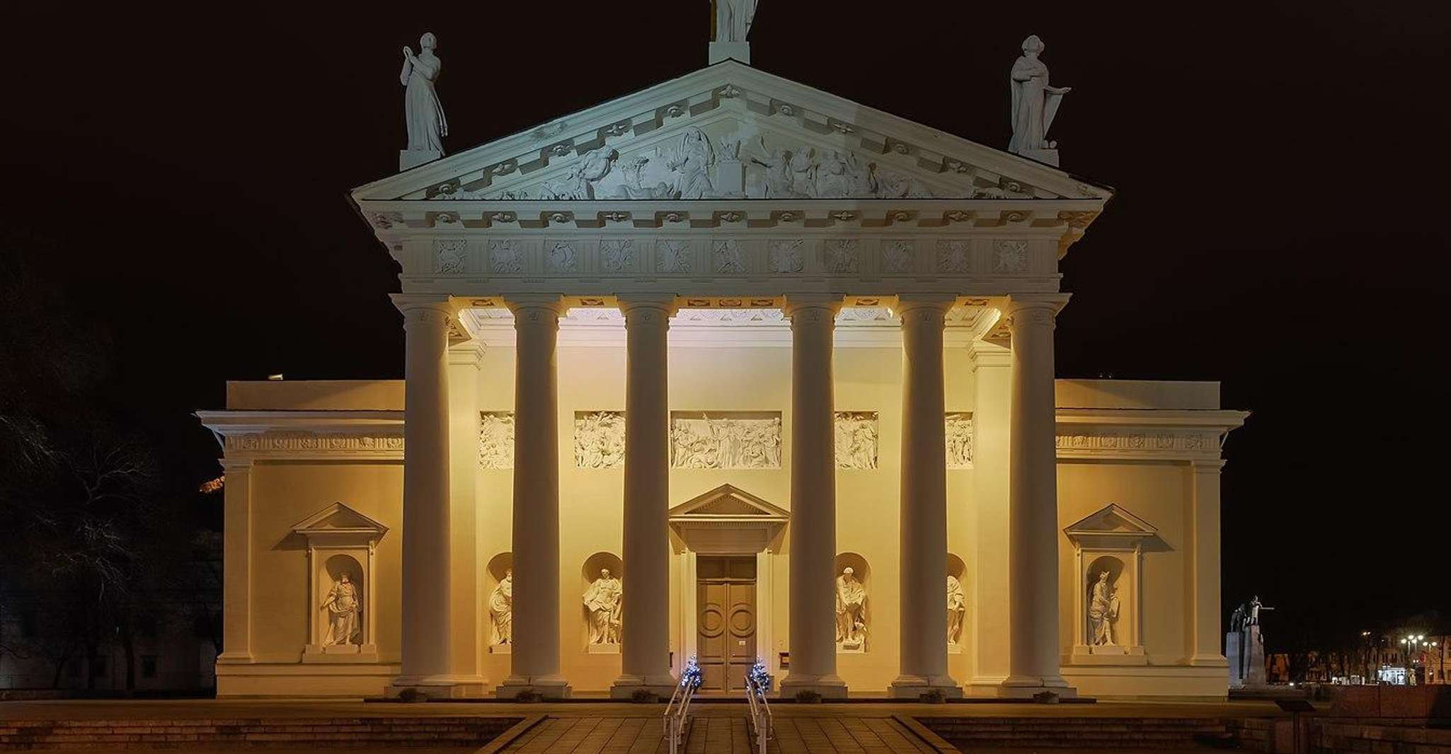 Vilnius, Vibrant Self-Guided Audio Walking Tour - Hizvo