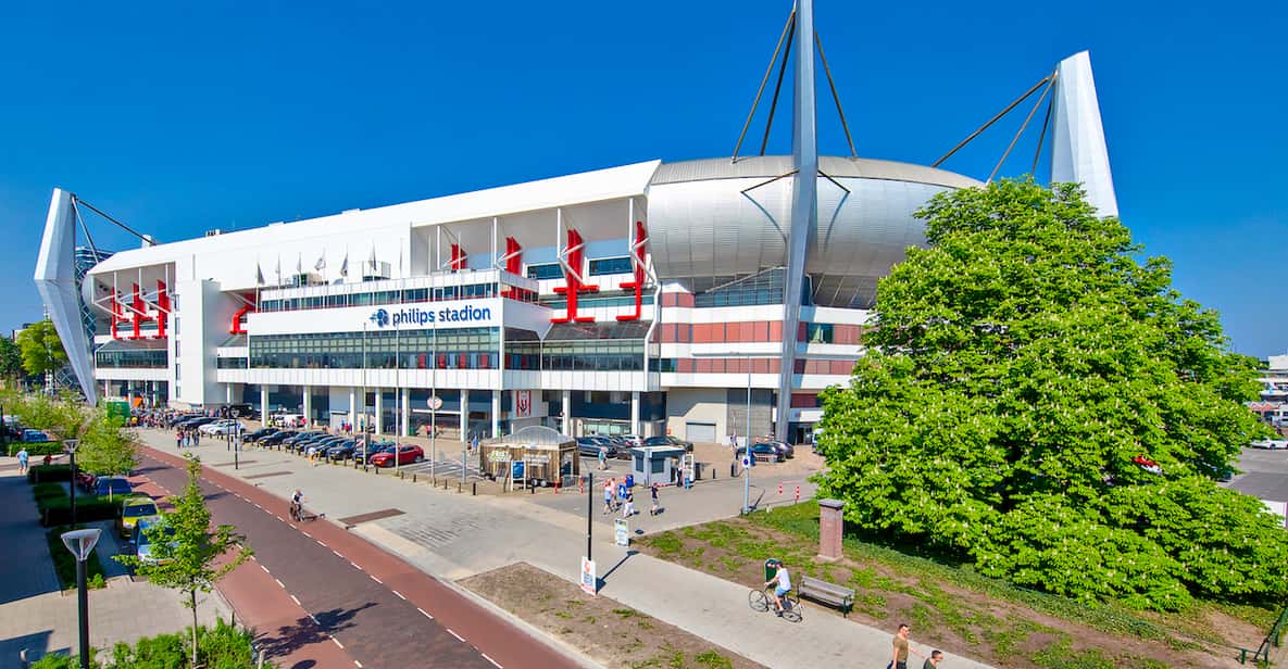Impressie van Eindhoven: toegang tot het PSV Museum of een stadiontour inclusief museum
