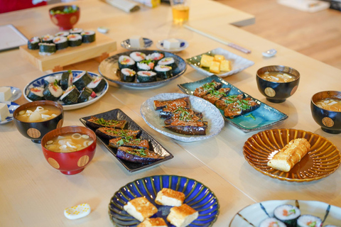 Tokio: Clase de cocina de sushi con degustación de sake