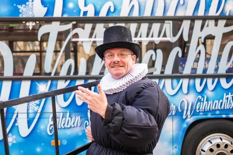 Dresden: Christmas Sightseeing Tour with a 'Pflaumentoffel'