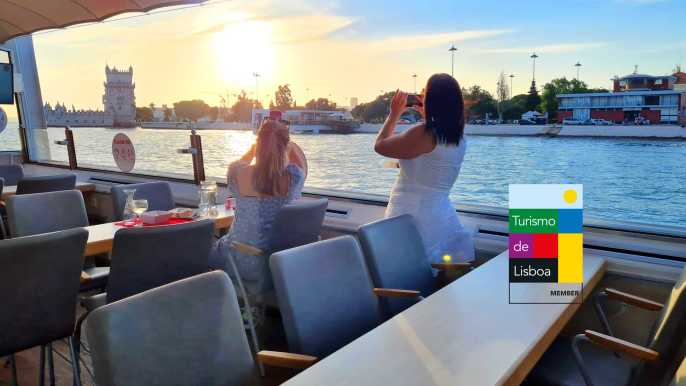 Lisbon: Tagus River Sunset Cruise with Wine & Snacks