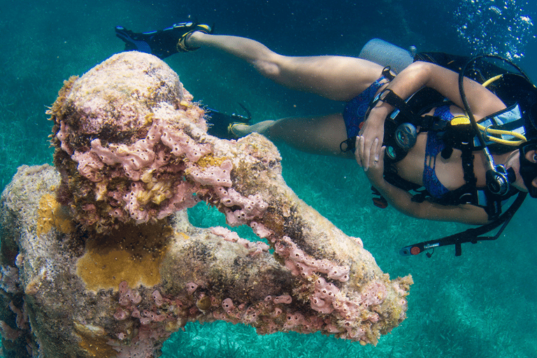 Cancún: museo sottomarino e barriera corallina per subacquei certificatiCancún: Museo subacqueo e immersione nella barriera corallina