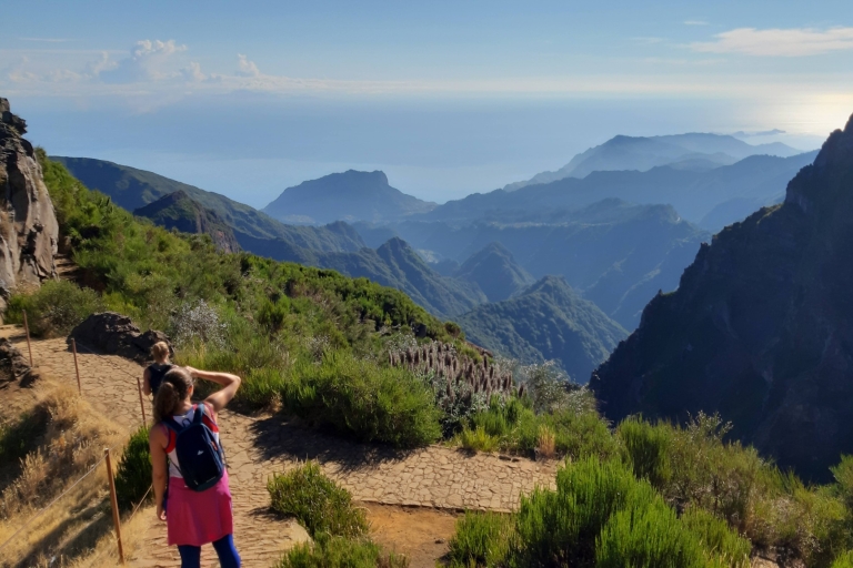 Madeira: privé begeleide wandeling Pico Areeiro naar Pico Ruivo PR1Tour met North West Madeira Pickup