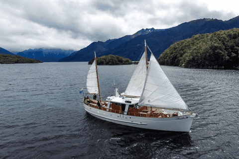 Te Anau: Evening Scenic Cruise