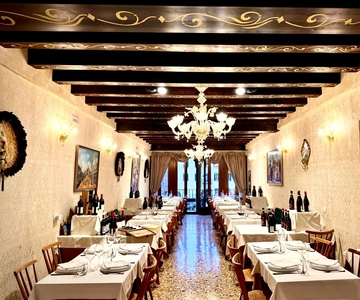 Venice: Prosecco Tasting in a Historic Palace with Grand Canal View