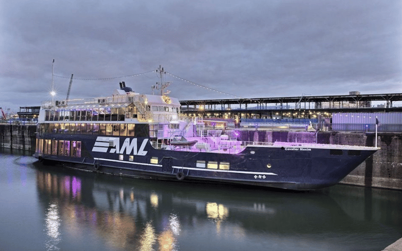 Montréal : Croisière fluviale de Noël avec dîner et divertissement