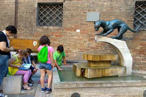 Siena: tour a piedi autoguidato dei 17 animali fantastici