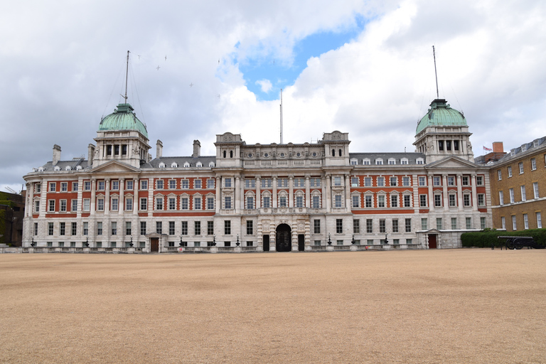 Tour particular de espionagem de filmes e ficção de James Bond em LondresTour particular de espiões de ficção e cinema em Londres