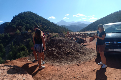 Excursão Vale de Ourika, vilarejos berberes, montanhas do AtlasDe Marrakech: viagem de um dia ao vale de Ourika e às montanhas do Atlas