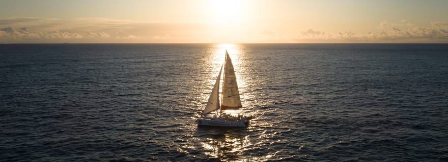 Grand Baie : Croisière privée de 4 heures au coucher du soleil et dîner de luxe