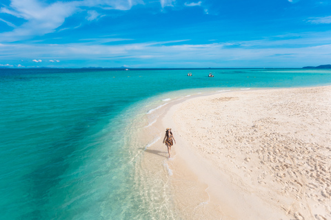 Phuket: dagtrip Phi Phi-eilanden per luxe catamaranGroepsreis