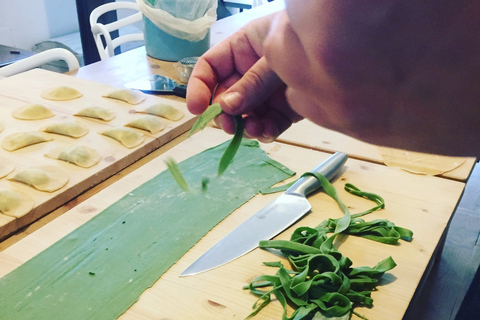 Santorin : Cours de cuisine pratique avec un chef cuisinier