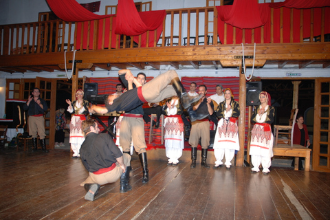 Heraklion: Kretische Folklore-Nacht im Dorf KarouzanosAbholung von Malia, Stalis, Hersonisos, Analipsi oder Gouves