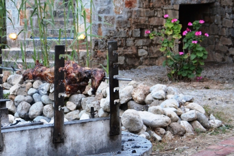 Heraklion: Cretan Folklore Night at Karouzanos Village Pickup from Malia, Stalis, Hersonisos, Analipsi, or Gouves