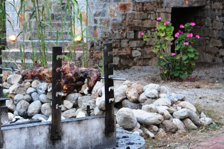 Heraklion: Cretan Folklore Night with Buffet at KarouzanosPickup from Heraklion City or Ammoudara