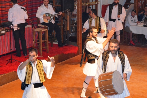Heraklion: Kretische Folklore-Nacht im Dorf KarouzanosAbholung von Malia, Stalis, Hersonisos, Analipsi oder Gouves