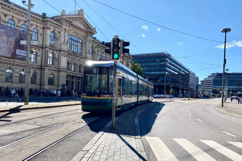 Helsinki: City Highlights and Suomenlinna Eco-Friendly Tour