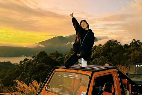 Amanecer en Jeep 4x4 en el Monte Batur con aguas termales opcionales