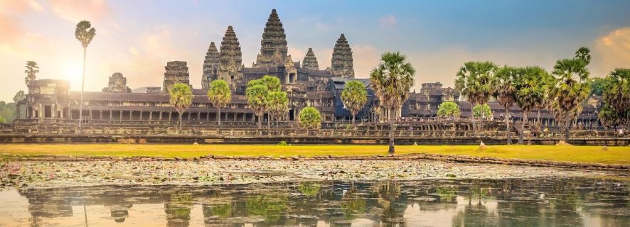 Angkor Wat: 2-Day Sunrise and Floating Village Tour