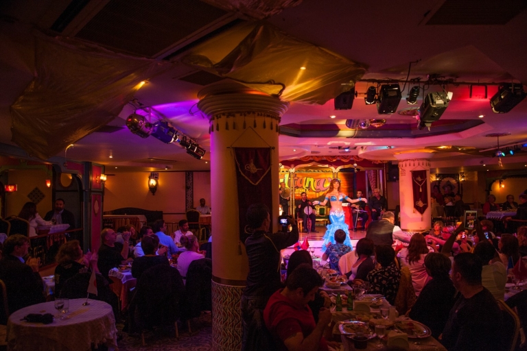 Istanbul: Bauchtanz, Show und Abendessen bei Sultana's TicketAbendessen und unbegrenzte alkoholfreie Getränke ohne Hotelabholung