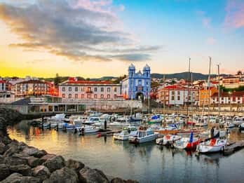 Angra do Heroísmo: Walking Tour with Local Pastry and Coffee